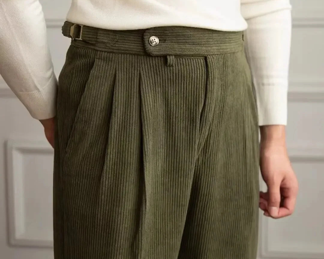 Napaljske pantalone sa visokim strukom i plisiranim detaljima