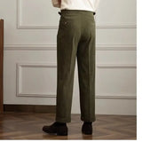 Napaljske pantalone sa visokim strukom i plisiranim detaljima